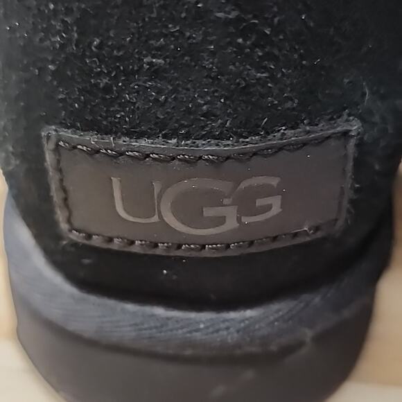 UGG CLASSIC SHORT STUD LI BOOTS BLACK COLORED GEMS WOMEN'S SIZE 8 - Picture 8 of 16